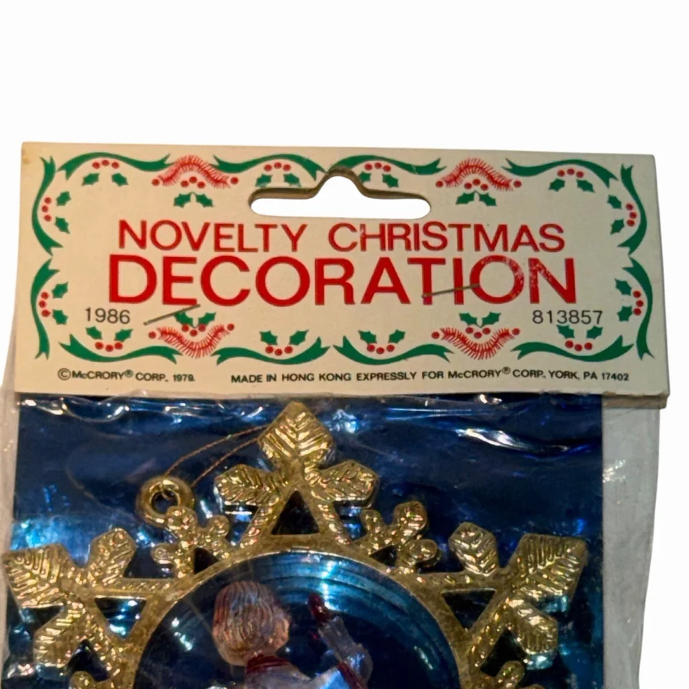 Vtg Novelty‎ Christmas Decoration Plastic Lucite Angel Inside Gold Wreath 1986